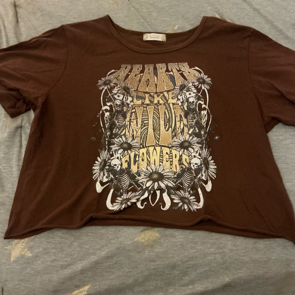 Altar’d State “Hearts Like Wildflowers” Vintage Crop Tee